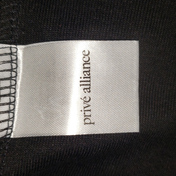 Prive Alliance Zip Long Sleeve Pullover Black Red Medium NWT - Picture 4 of 7